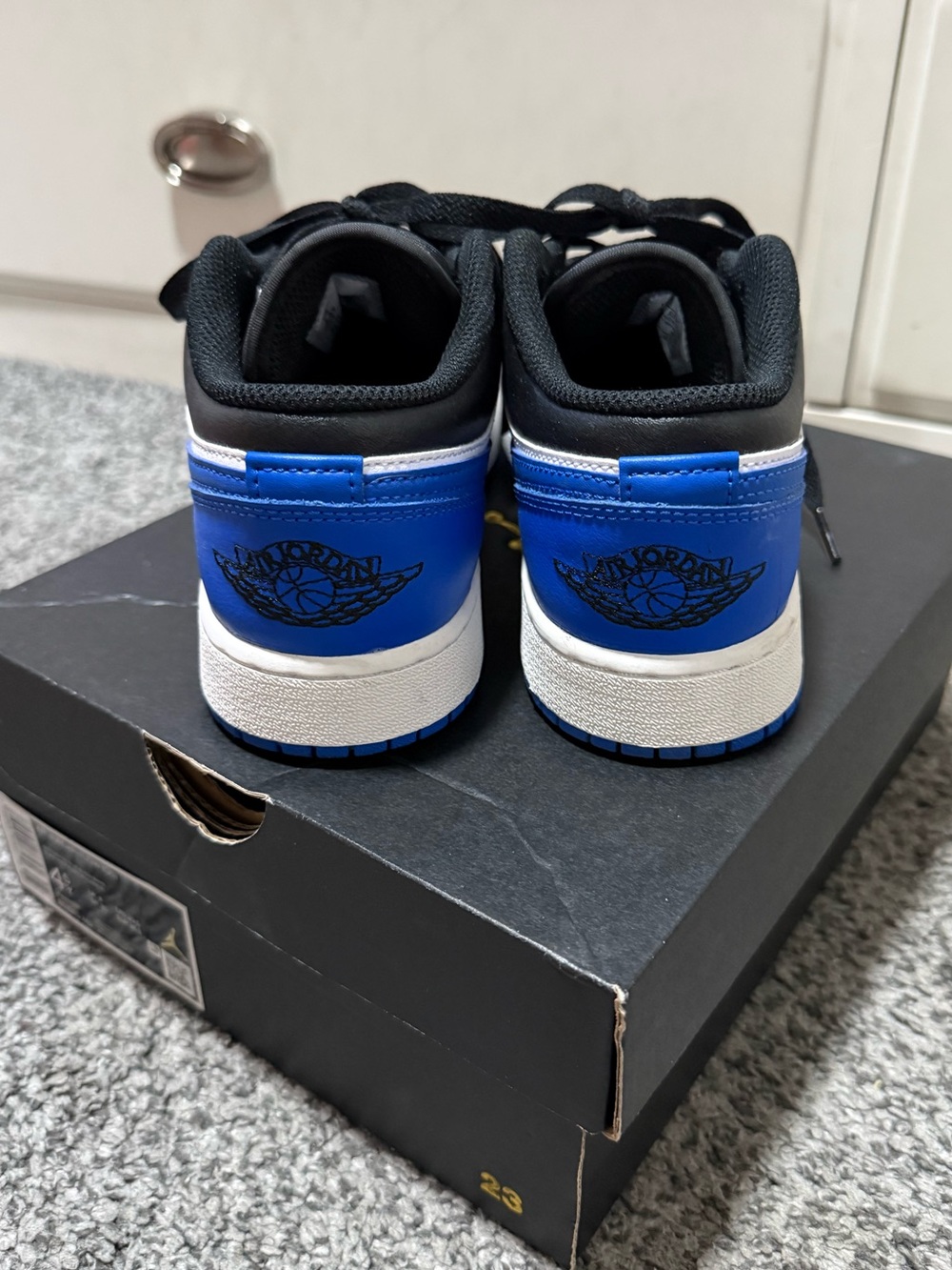 Air Jordan 1 Low - Picture 7 of 12